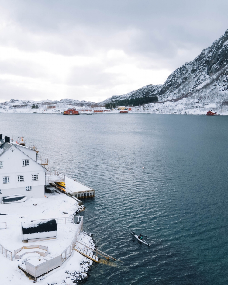 Vårt hem för veckan med Lofotens magiska natur runt knuten.