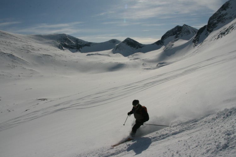 Heliskiing at Kåtåtjokka April 7th 2009. Photo: Andreas Bengtsson 