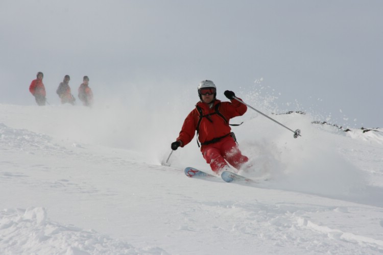 Puder på Vassitjocka. Heliski Riksgränsen 27 april 2009. Foto: Andreas Bengtsson 